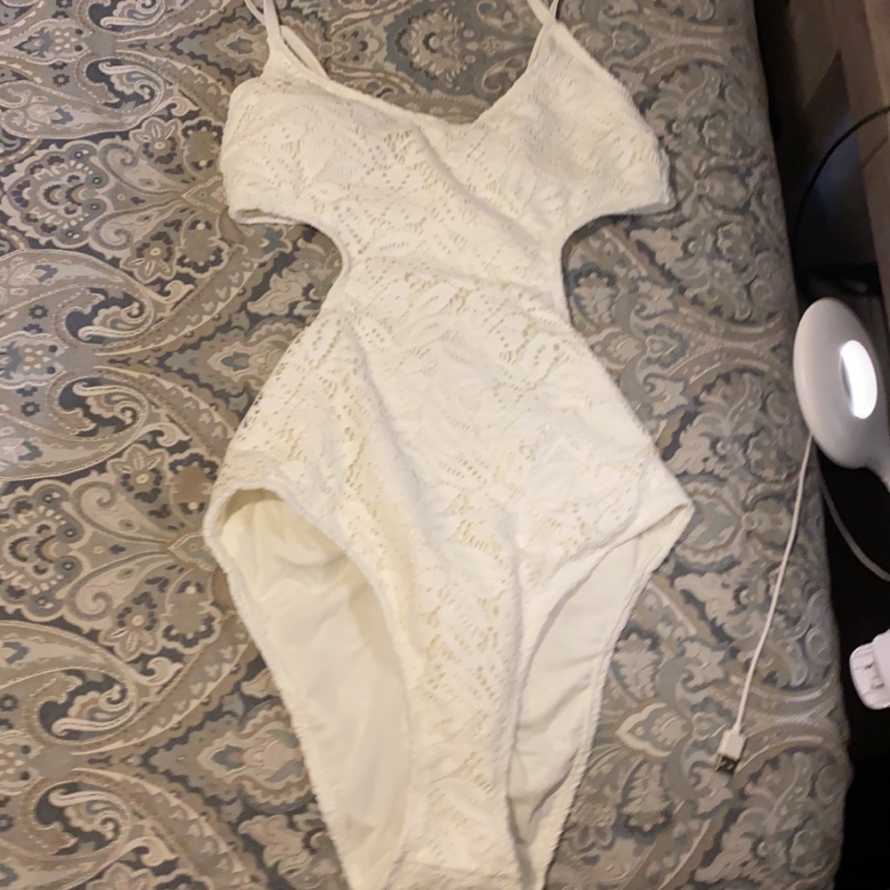 White lace swimsuit - Picture 2 of 2